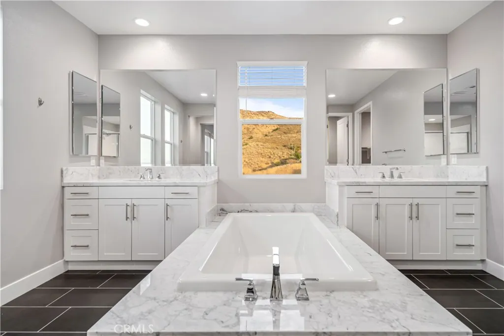 25051 Hidden Willow Circle, Canyon Country, California 91387 home-pic-32